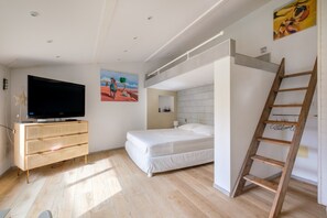 1 bedroom, WiFi, bed sheets - Small Studio House with Shared Terrace, Shared Garden and Air Conditioning (cagnes sur mer)