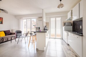 Interior - Apartment '2 Rooms Near Beaches Go011' with Balcony and Wi-Fi (Cagnes sur Mer)