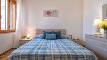 3 habitaciones y ropa de cama