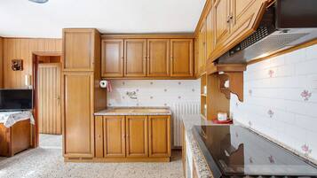 Réfrigérateur, four, plaque de cuisson