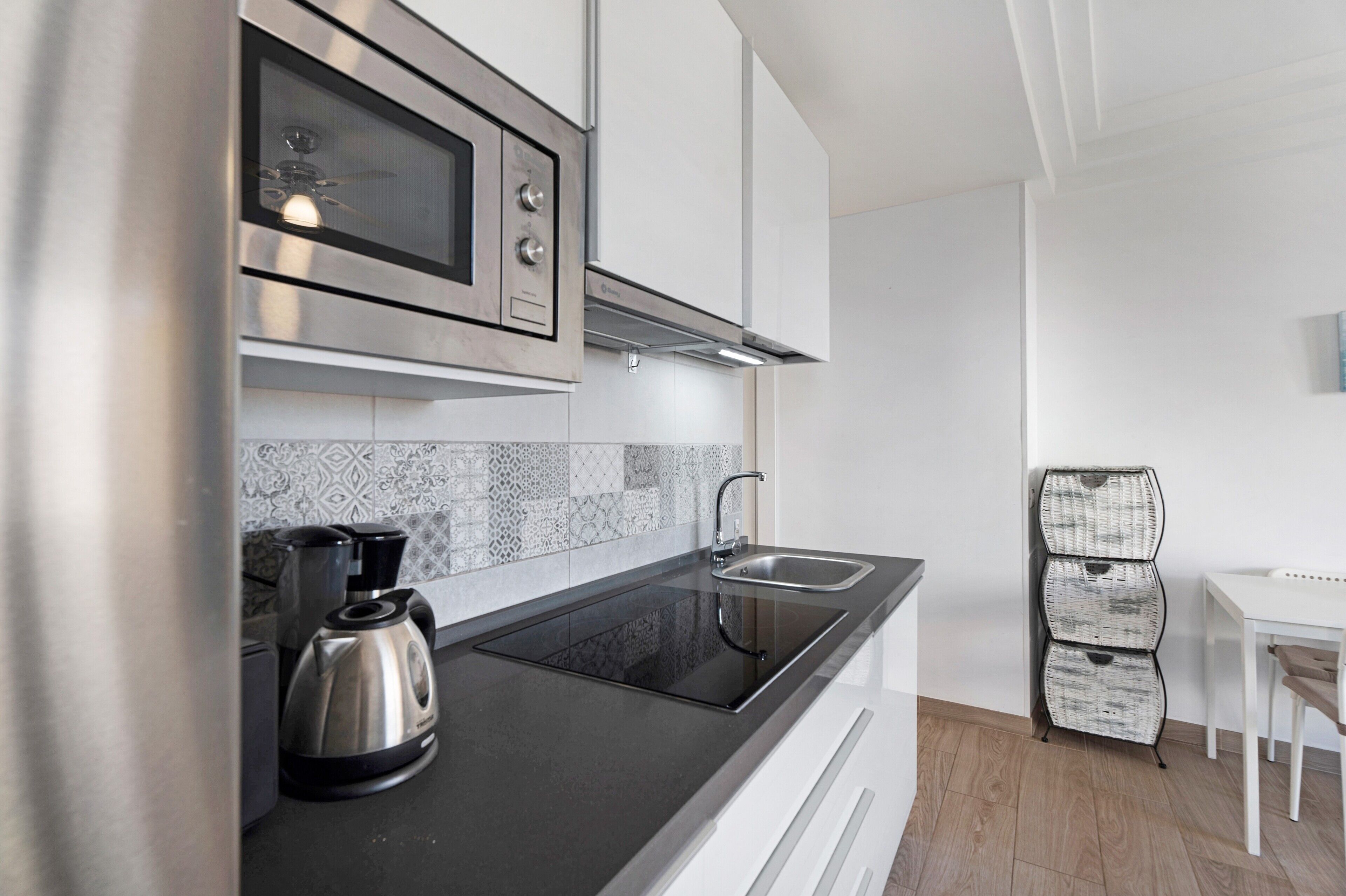 Refrigerador, microondas, parrilla de estufa y lavavajillas 