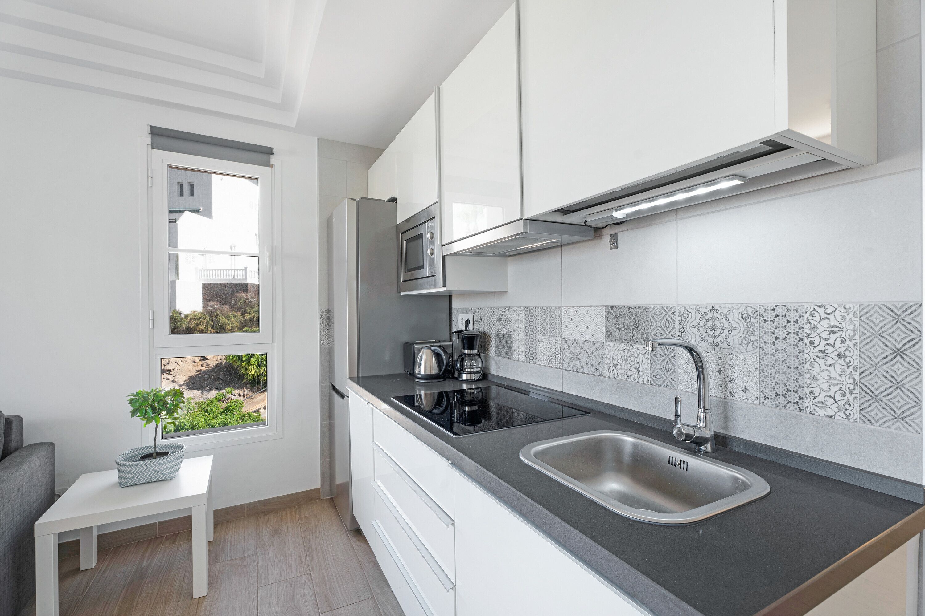 雪櫃、微波爐、爐具、洗碗機