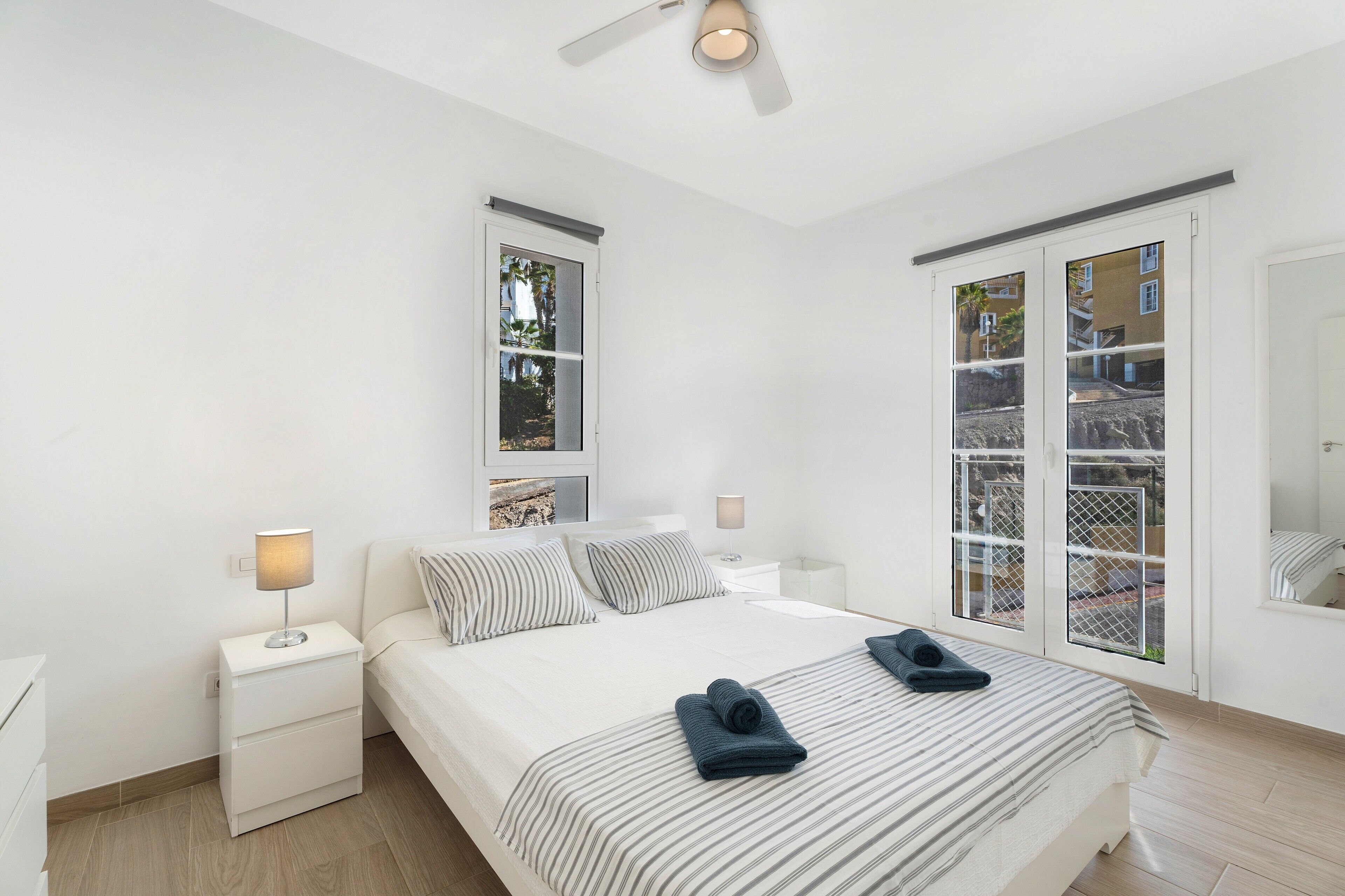 1 habitación, tabla de planchar con plancha, wifi gratis y ropa de cama 