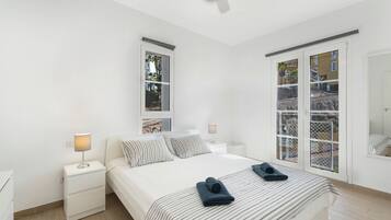 1 habitación, tabla de planchar con plancha, wifi gratis y ropa de cama