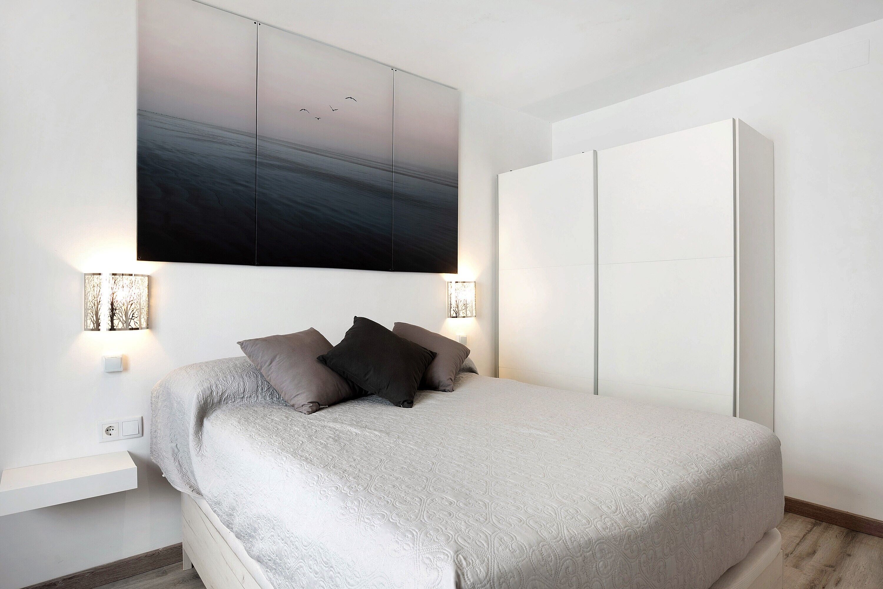 2 室のベッドルーム、アイロン / アイロン台、WiFi (無料)、ベッドシーツ