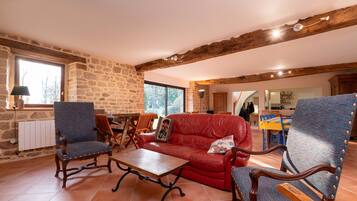 Fireplace, table tennis, stereo