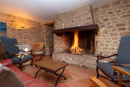 Interior. Holiday Home 'Longère 200 m²' with Private Terrace, Garden, and Wi-Fi