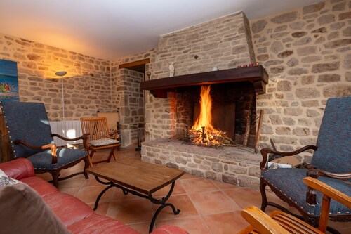 Holiday Home 'Longère 200 m²' with Private Terrace, Garden, and Wi-Fi