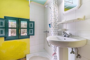 Dusj, hårføner og håndklær