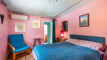 2 slaapkamers, een strijkplank/strijkijzer, gratis wifi, beddengoed