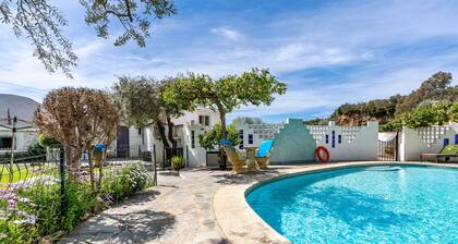 Holiday Cottage 'El Nido' with Pool, Mountain View & Wi-Fi