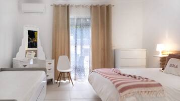 1 habitación, tabla de planchar con plancha, wifi gratis y ropa de cama