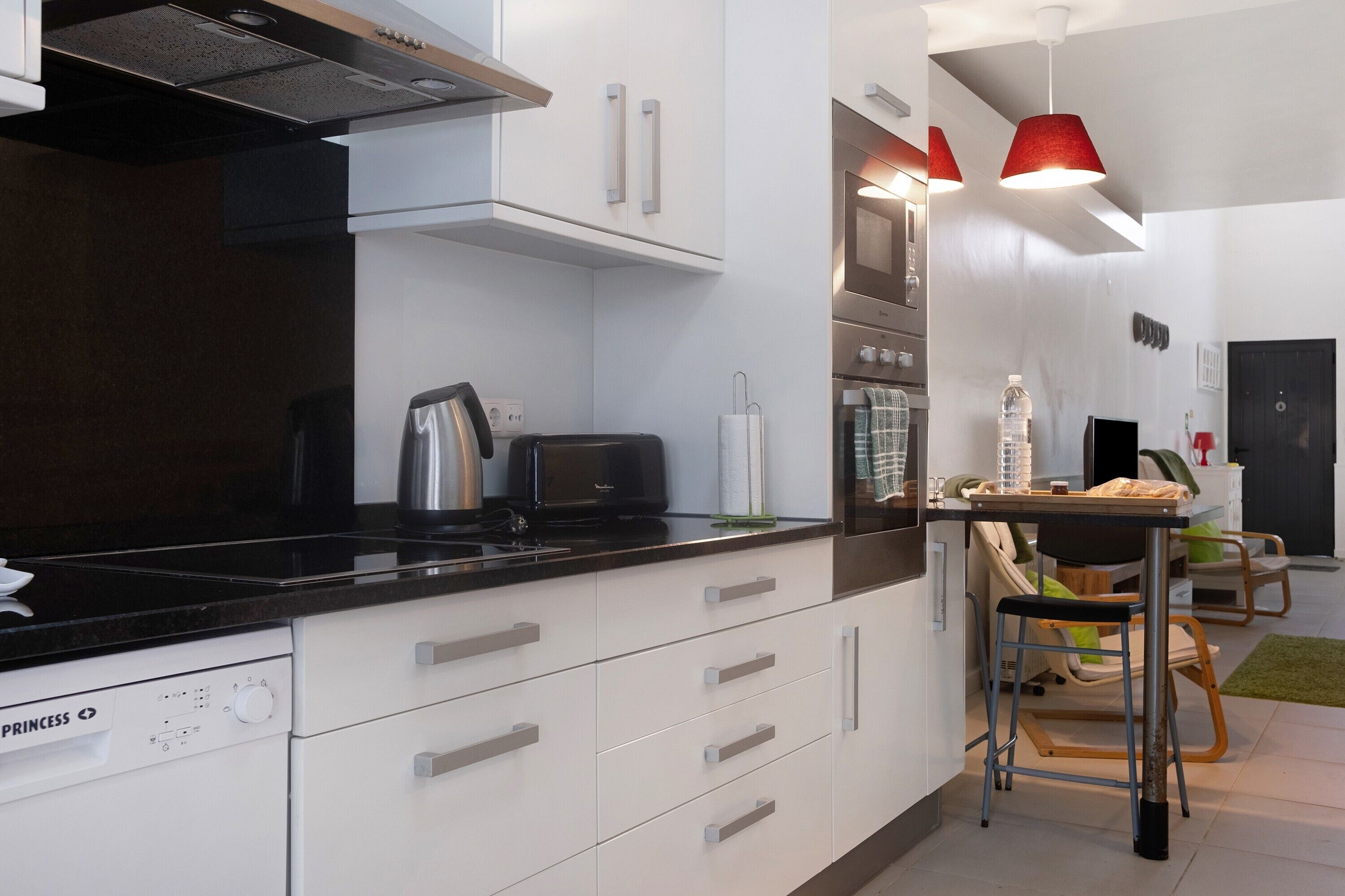 冰箱、微波炉、烤箱、炉灶