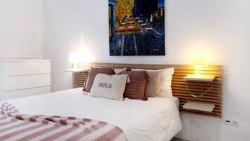 1 habitación, tabla de planchar con plancha, wifi gratis y ropa de cama