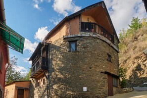 Exterior - Holiday Home 'Carriles Romanos' with Mountain Views, Shared Pool and Private Terrace (Odollo)