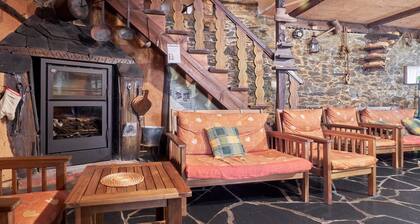 Holiday Home 'Carriles Romanos' with Mountain Views, Shared Pool and Private Terrace