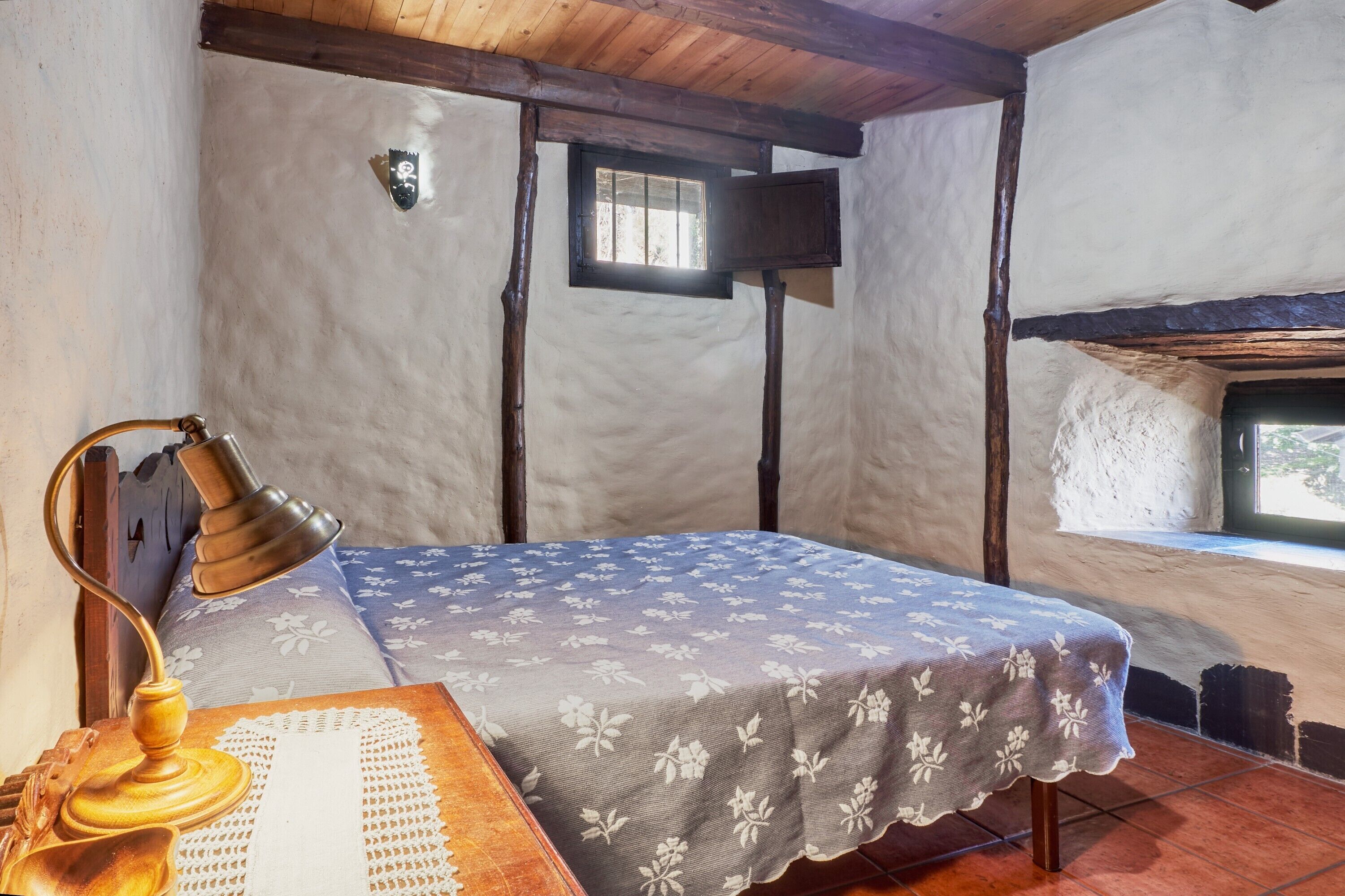 4 bedrooms, iron/ironing board, bed sheets