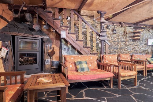 Holiday Home 'Carriles Romanos' with Mountain Views, Shared Pool and Private Terrace