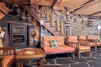 Holiday Home 'Carriles Romanos' with Mountain Views, Shared Pool and Private Terrace