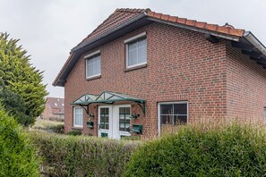 Exterior - 50005 Ferienhaus Louis - Die Doppelhaushälfte mit ca. 78qm Kann mit bis zu 6 Personen und Einem (Wittmund)