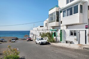 Exterior - Vacation Studio 'Casa Mara 1' with Sea View, Wi-Fi and Air Conditioning (Playa Quemada)