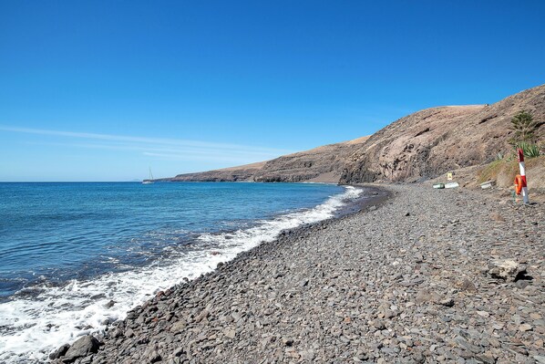 Una spiaggia nelle vicinanze