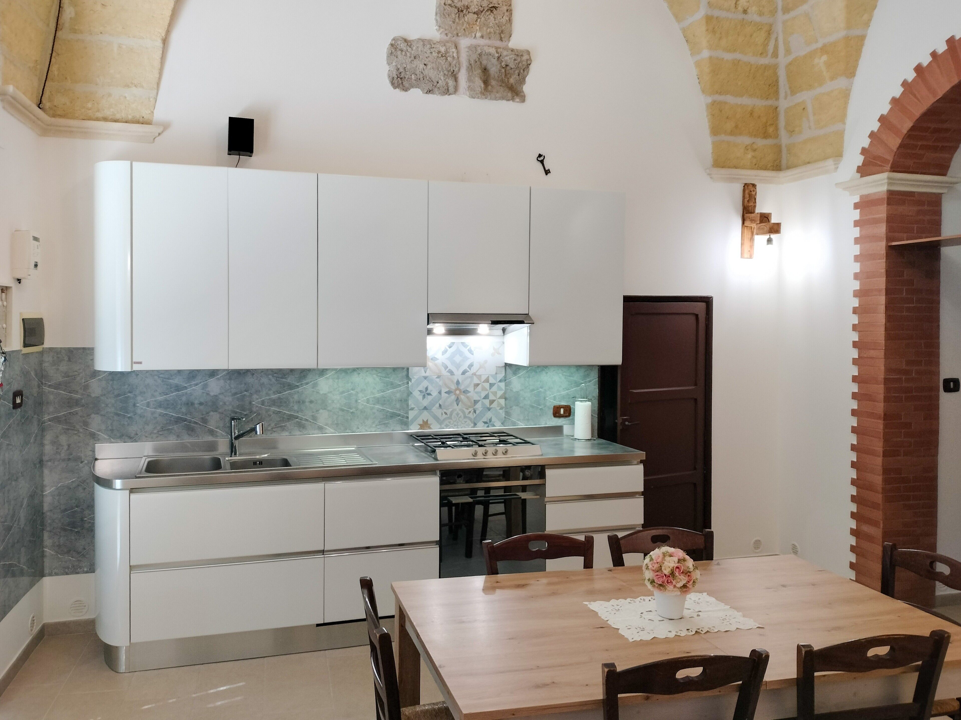 Frigorifero, forno, piano cottura, lavastoviglie
