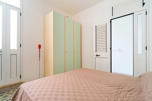 2 slaapkamers, een strijkplank/strijkijzer