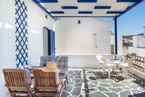 Outdoor dining - Apartment 'Olga's House Kythnos' with Balcony (??????)