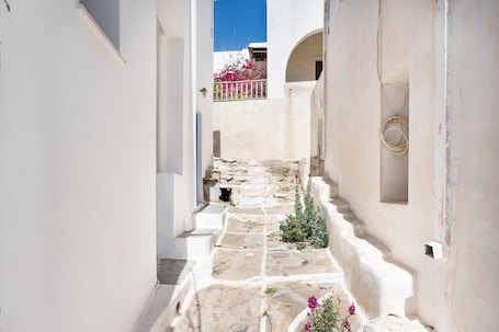 Property grounds. Central Holiday Apartment 'Olga's House kythnos D'