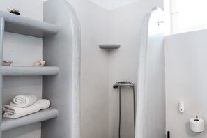 Dusche, Haartrockner, Handtücher