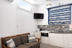 TV - Central Holiday Apartment 'Olga's House kythnos D' (??????)