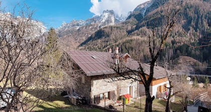 Apartment "La Casa Di Bryan" with Mountain View and Private Garden