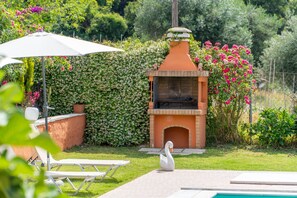 Outdoor dining - Holiday Apartment "Even Ezer" with Sea View, Private Pool & Wi-Fi (Corfu)