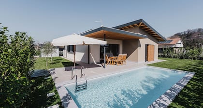 Villa 'Luxe Maxime' with Private Pool, Wi-Fi and Air Conditioning