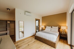 3 bedrooms, free WiFi, bed sheets - Villa 'Luxe  Maxime' with Private Pool, Wi-Fi and Air Conditioning (Lazise)