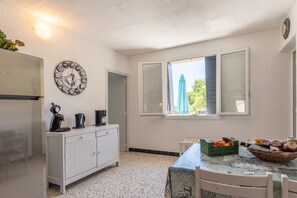 Interior - Apartment 'Magnanerie De La Maréchale' with Mountain View, Shared Pool and Wi-Fi (Orgnac-l'Aven)