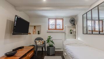 3 chambres, fer et planche Ă repasser, Wi-Fi gratuit, draps fournis