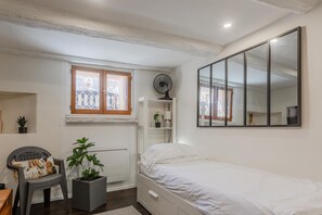 3 dormitorios, tabla de planchar con plancha, wifi gratis y ropa de cama