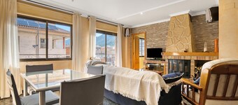 Apartment 'Cal Guerrer' with Mountain Views, Wi-Fi, and Air Conditioning