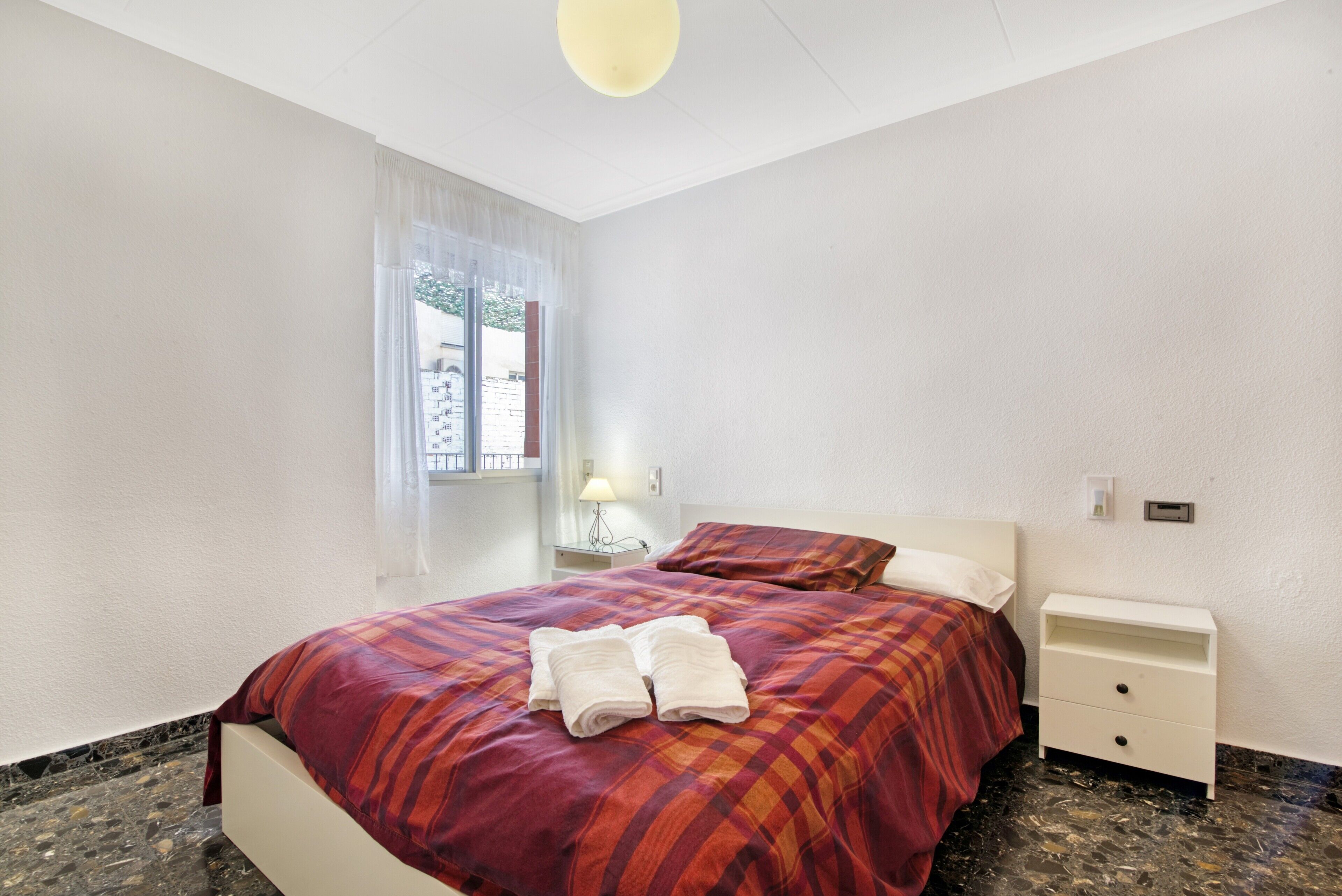 4 slaapkamers, een strijkplank/strijkijzer, gratis wifi, beddengoed