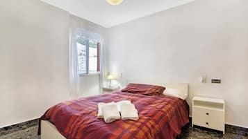 4 slaapkamers, een strijkplank/strijkijzer, gratis wifi, beddengoed