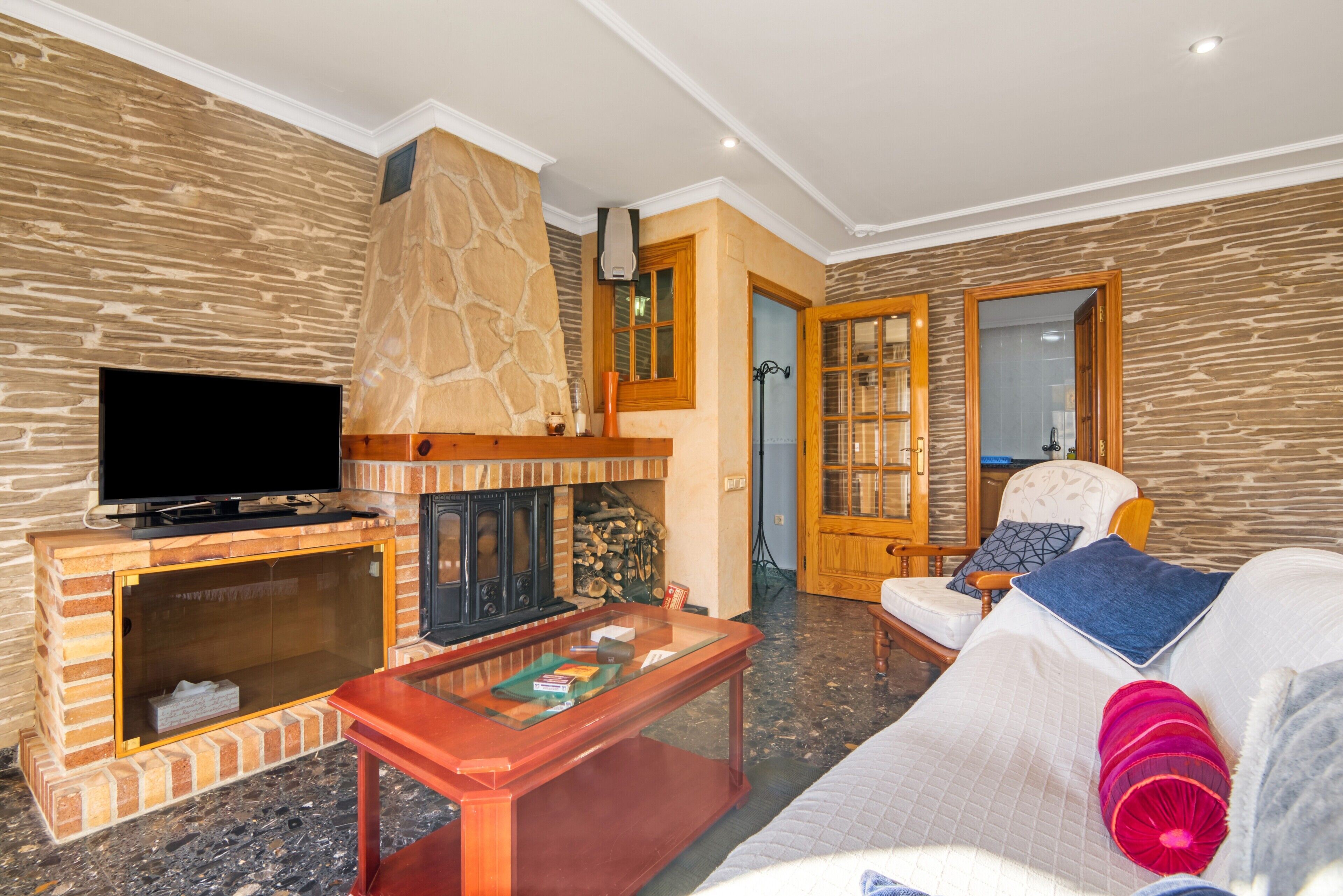 TV, fireplace