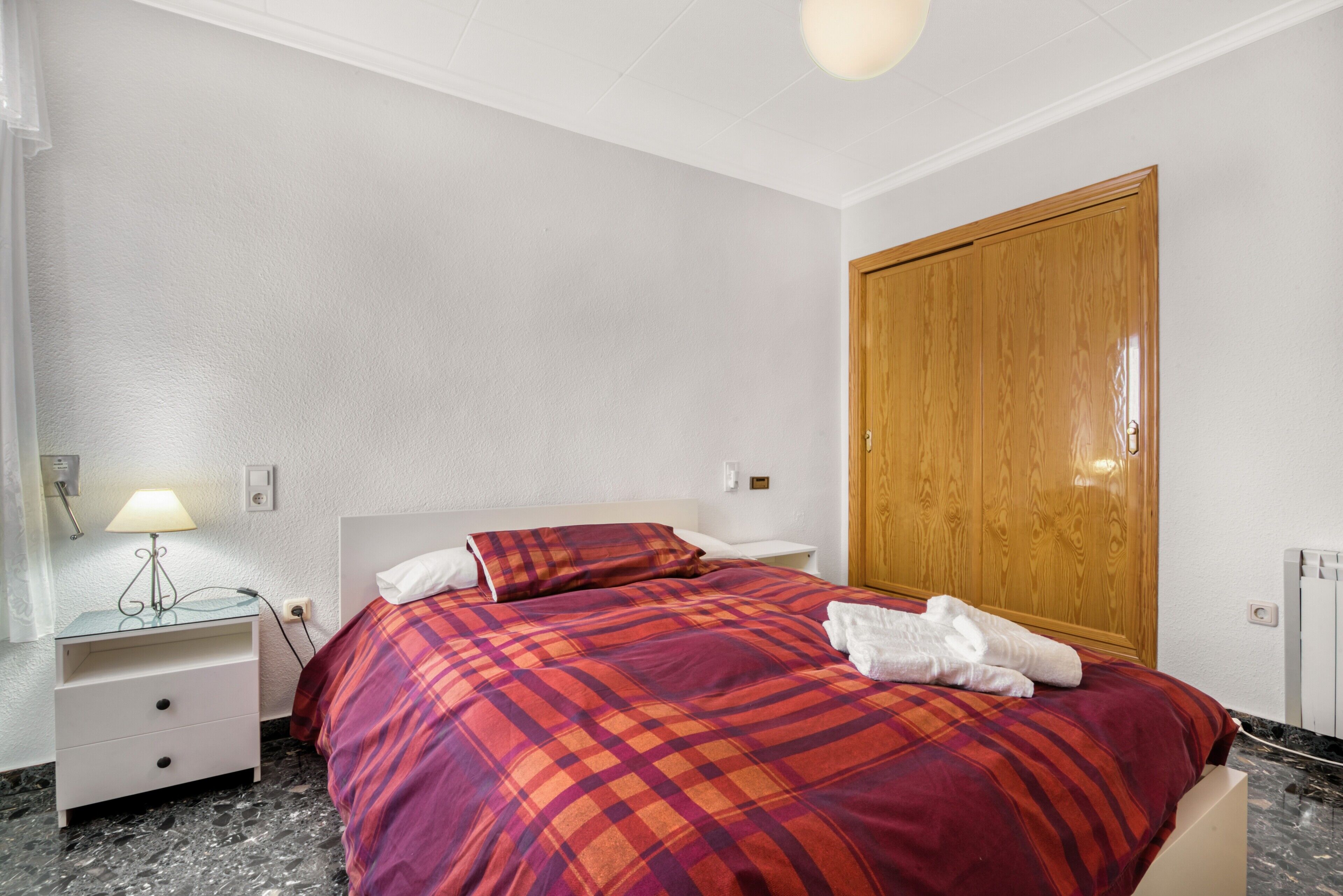 4 chambres, fer et planche à repasser, Wi-Fi gratuit, draps fournis