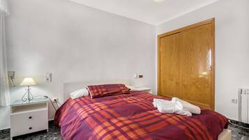 4 chambres, fer et planche à repasser, Wi-Fi gratuit, draps fournis