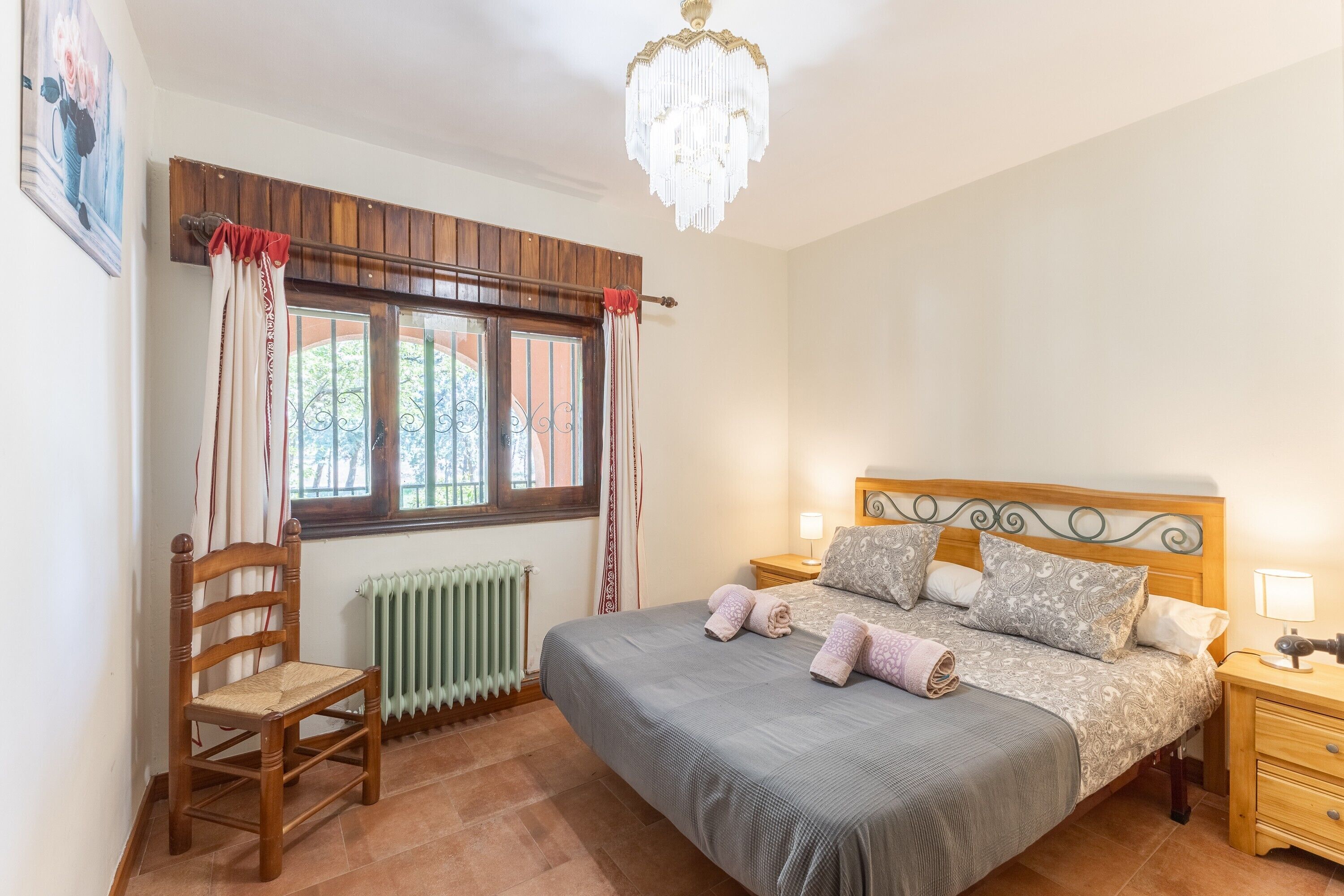 5 bedrooms, free WiFi, bed sheets