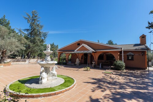 Villa 'Finca El Palomar De La Vi ña' with Mountain View, Private Pool and Wi-Fi
