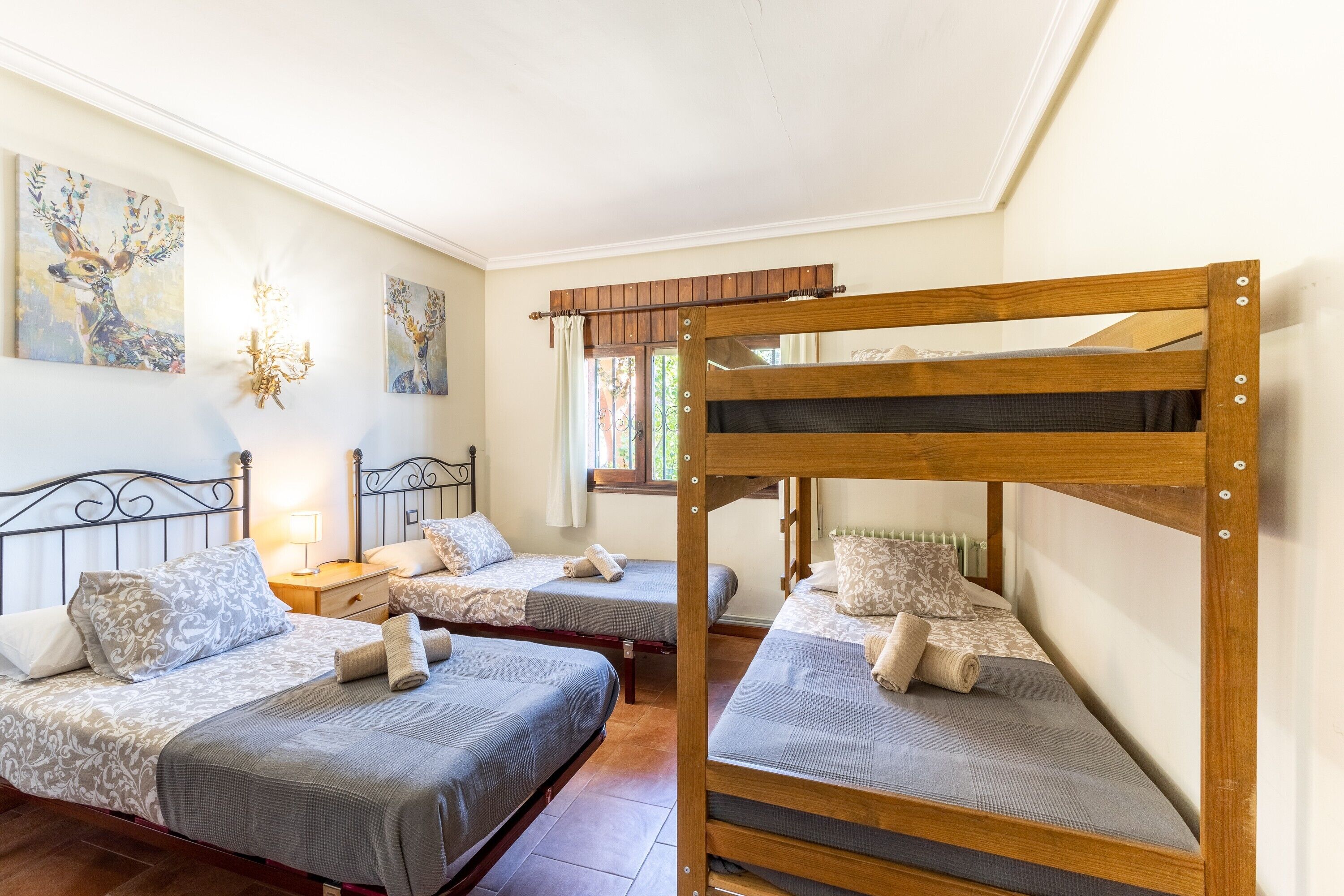 5 chambres, Wi-Fi gratuit, draps fournis