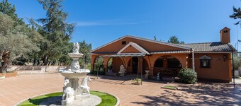 Villa Viñedo Sierra Oeste – Private Pool – 14 Guests – San Martín