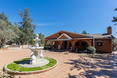 Villa Viñedo Sierra Oeste – Private Pool – 14 Guests – San Martín